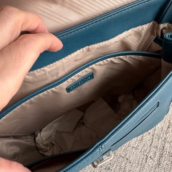 Samsonite Executive Leather Flap Backpack - Picture 4 of 7